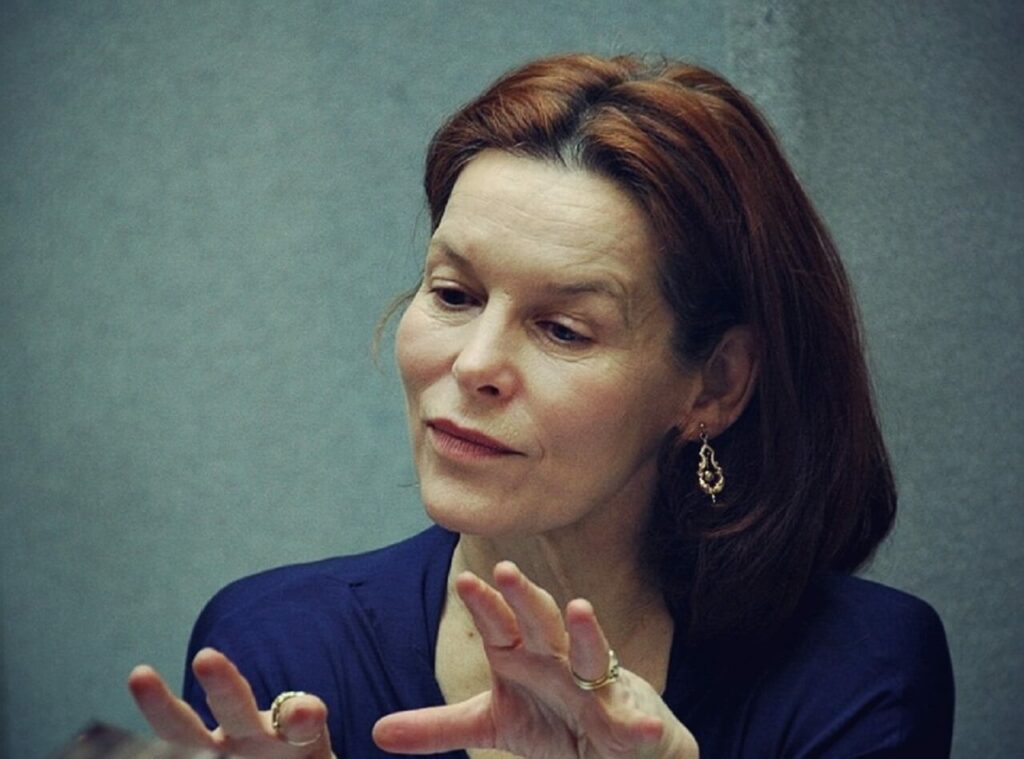Alice Krige effected
