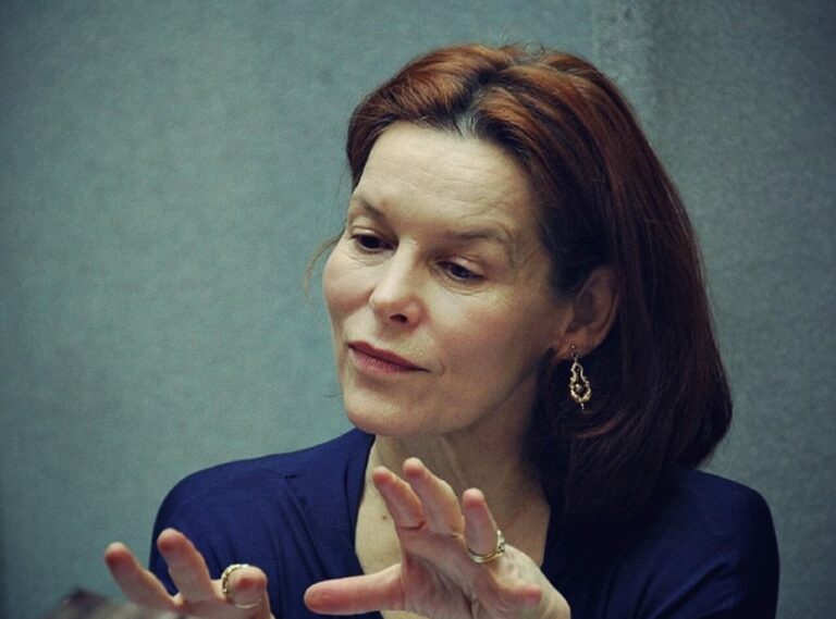 Alice Krige effected
