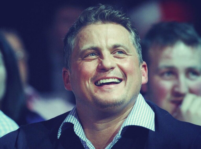 Darren Gough bio pic 1280 1018x755