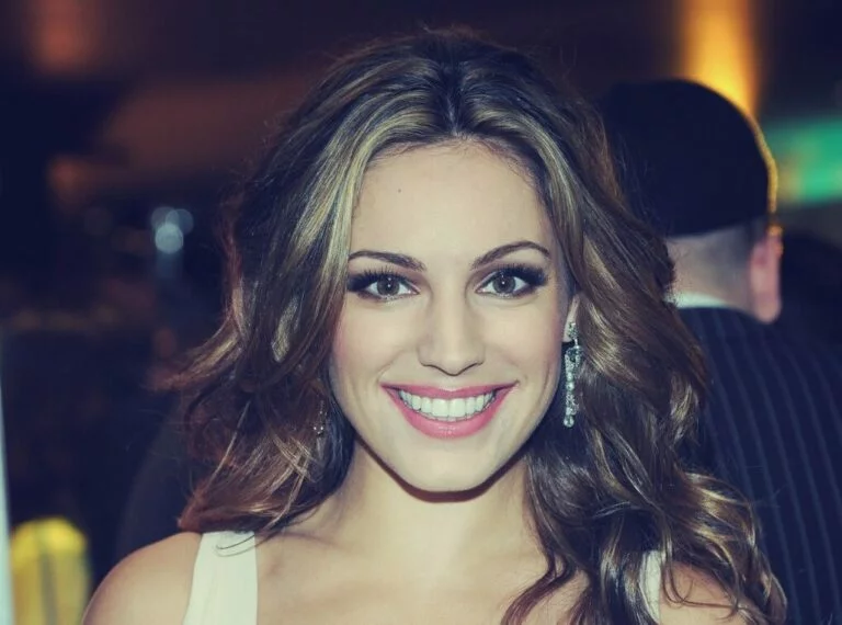 Kelly Brook effected 1018x755