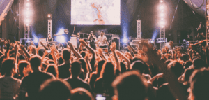 live music crowd