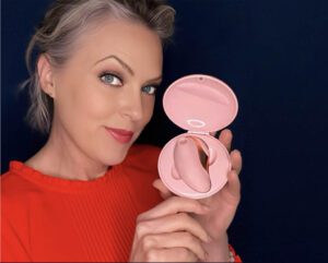 ELAINE HENDRIX
