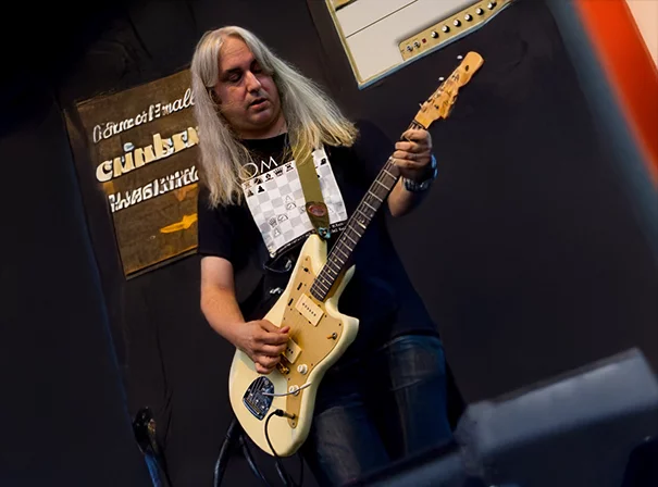 J Mascis