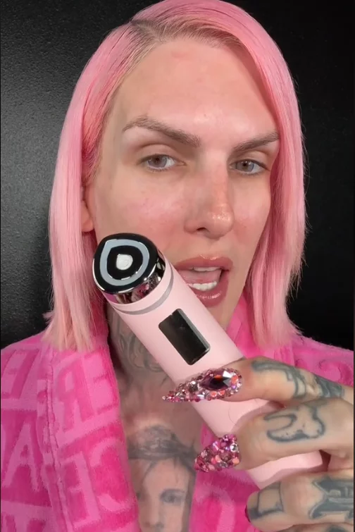Jeffree x medicube photo