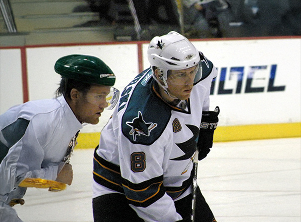 Joe Pavelski, C, SJS (unknown Predator on the left)