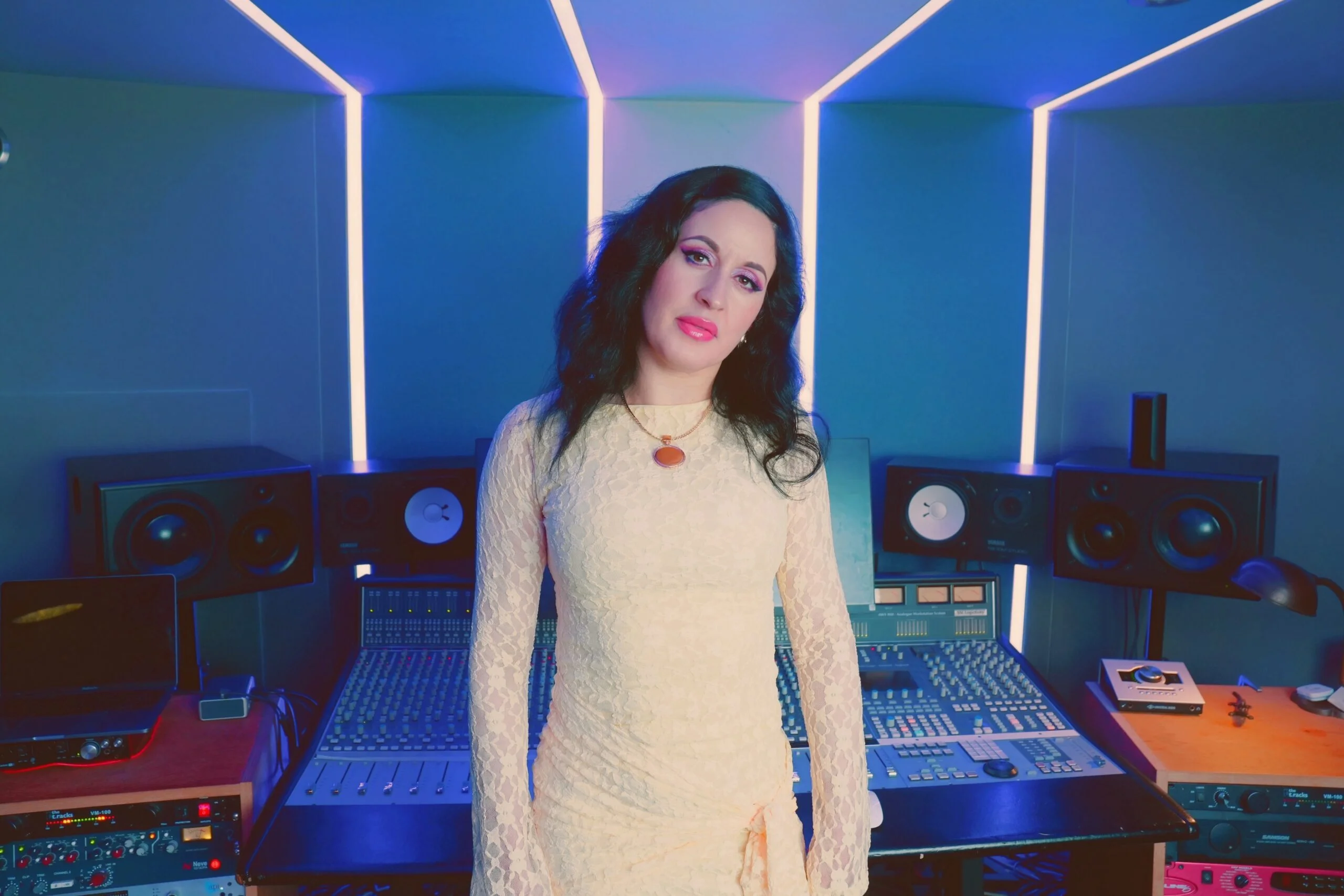 Artist Spotlight: Nadine Abs