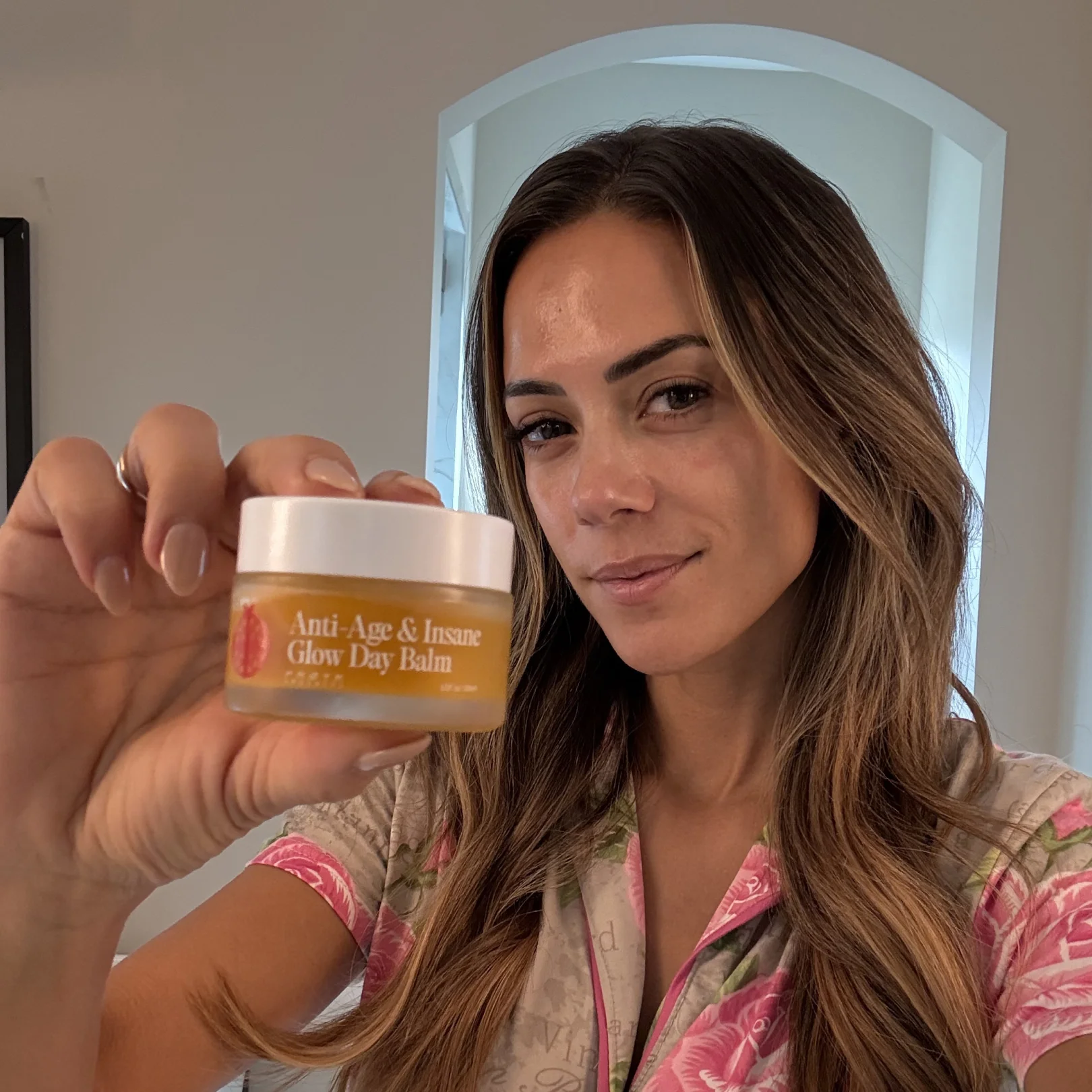 Norwegian Skincare Brand Frøya Organics Partners with American Singer and Actress Jana Kramer