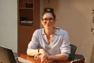 Nikki Howard Partners with Synthesia to Play Every Office's Most Productive Overachiever