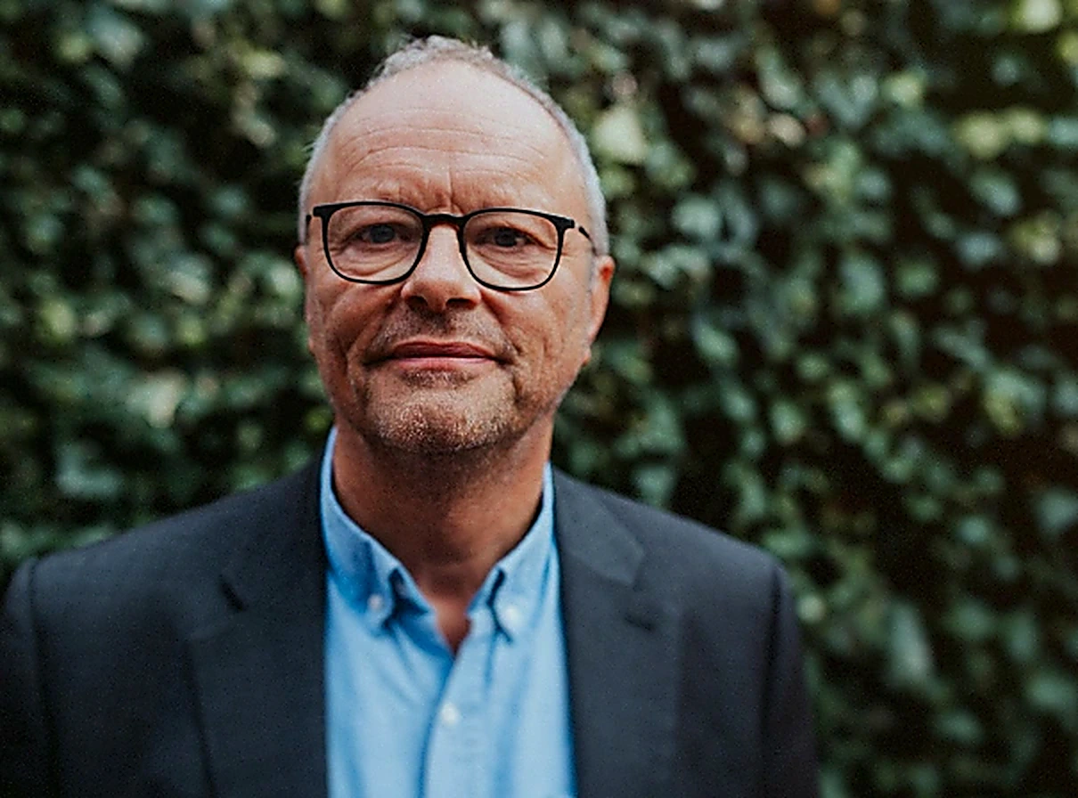 robert llewellyn