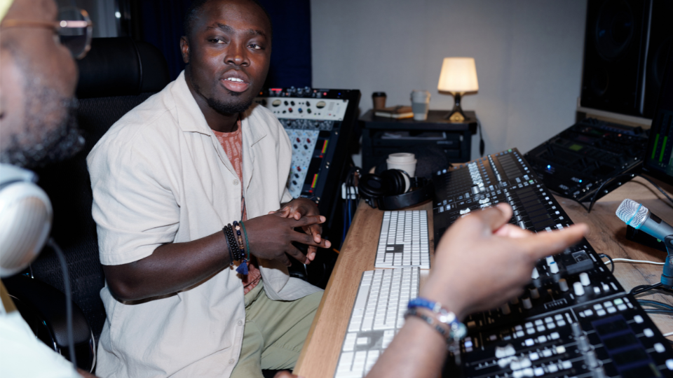 How to Use a Split Sheet When You Collaborate on a Dance Track