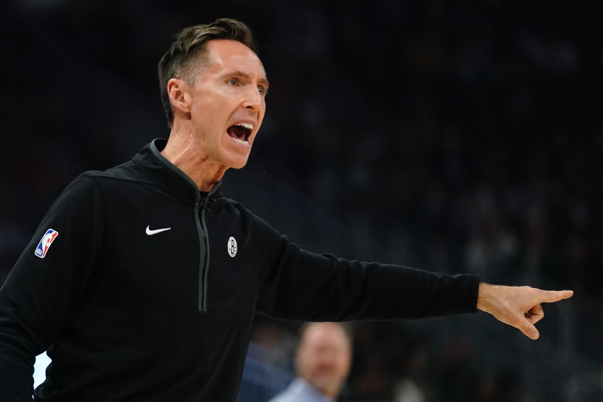 Steve Nash Returns to Phoenix for Private Memorabilia Signing